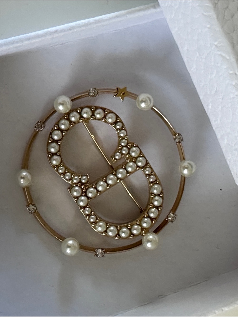 Dior Gold-Tone Pearl & Crystal Double-Loop Brooch - Picture 1 of 14